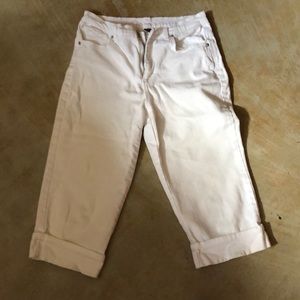 Gloria Vanderbilt denim capris